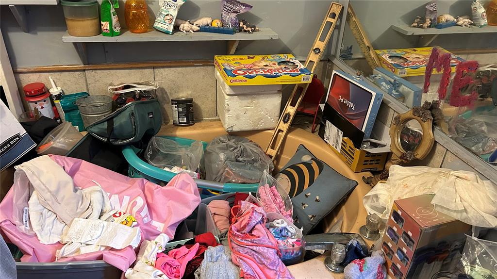 13752 Suwannee Boulevard O'Brien, FL 32071 - Photo 11 of 19 a utility room with dryer and washer