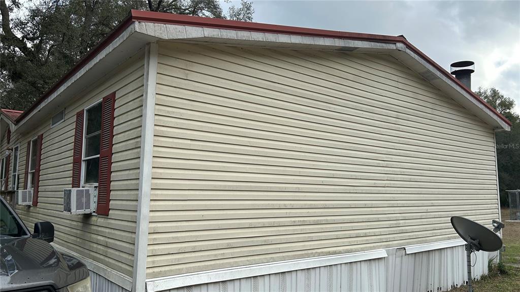 13752 Suwannee Boulevard O'Brien, FL 32071 - Photo 5 of 19 a view of a house with a small space