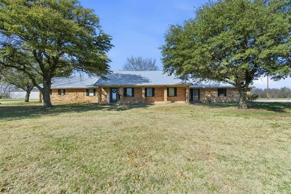 $370,000 | 7209 Farm To Market Road 922, Era, TX 76238