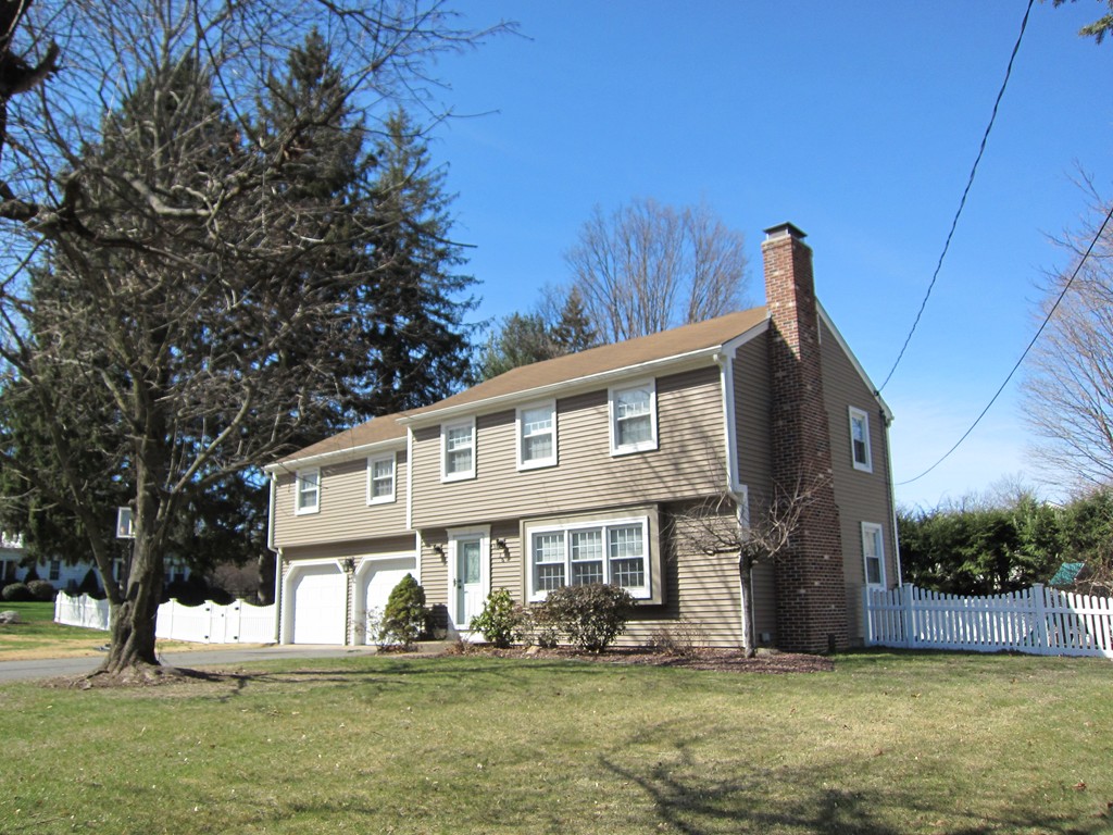 16 Edgewater Road Agawam, MA 01001 - Photo 1 of 26 Gallery Image 1