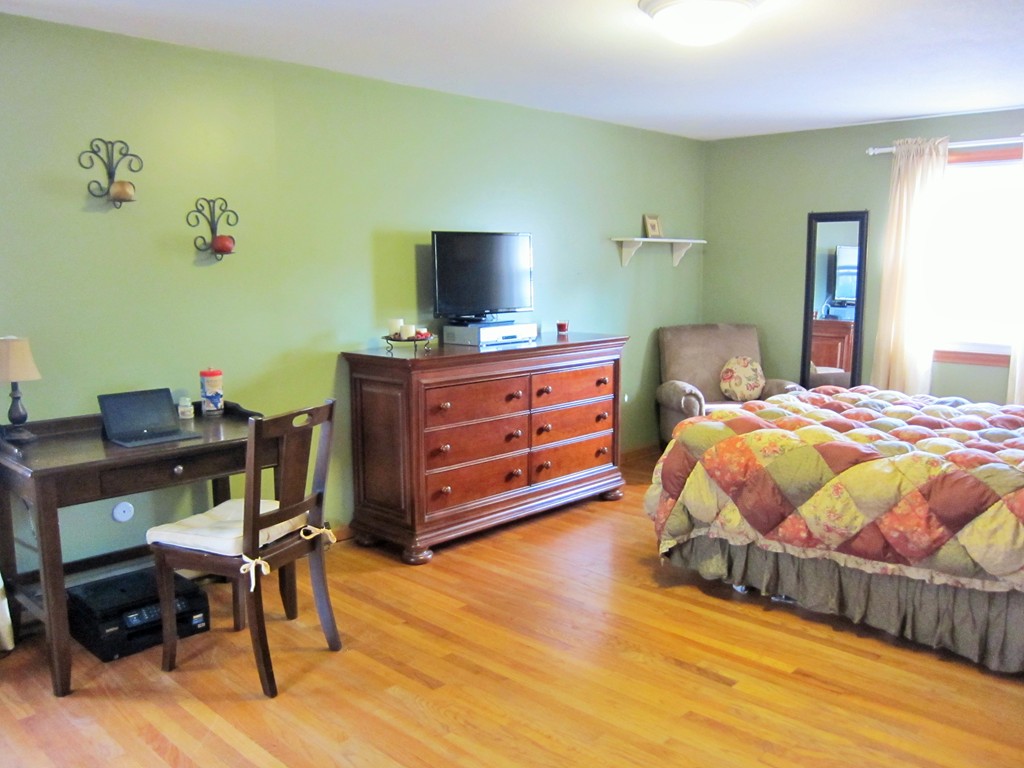 16 Edgewater Road Agawam, MA 01001 - Photo 11 of 26 Gallery Image 11