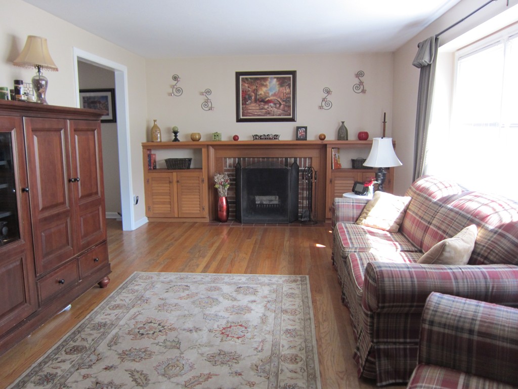 16 Edgewater Road Agawam, MA 01001 - Photo 2 of 26 Gallery Image 2
