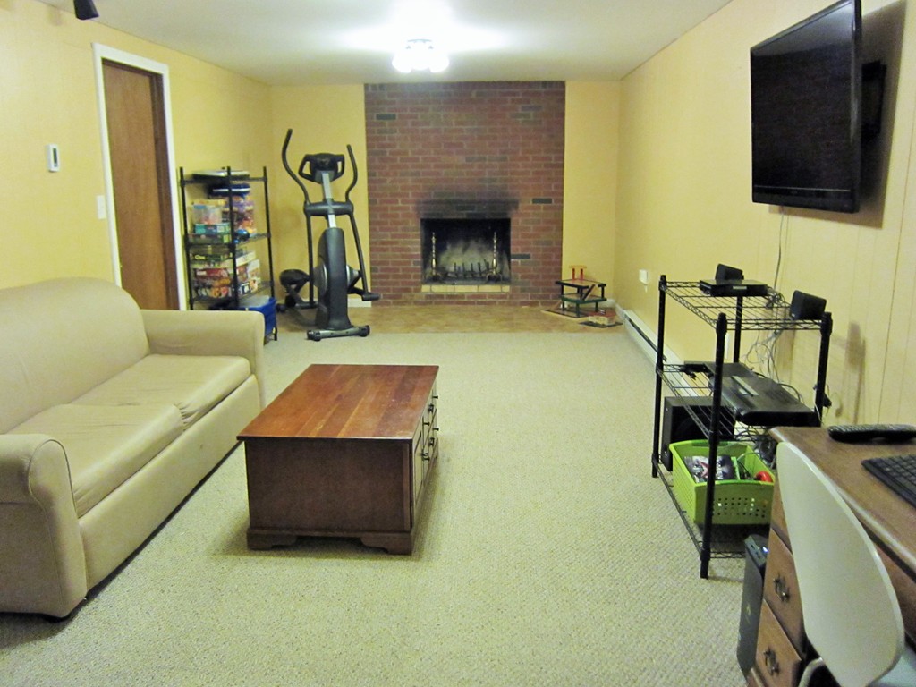 16 Edgewater Road Agawam, MA 01001 - Photo 22 of 26 Gallery Image 22