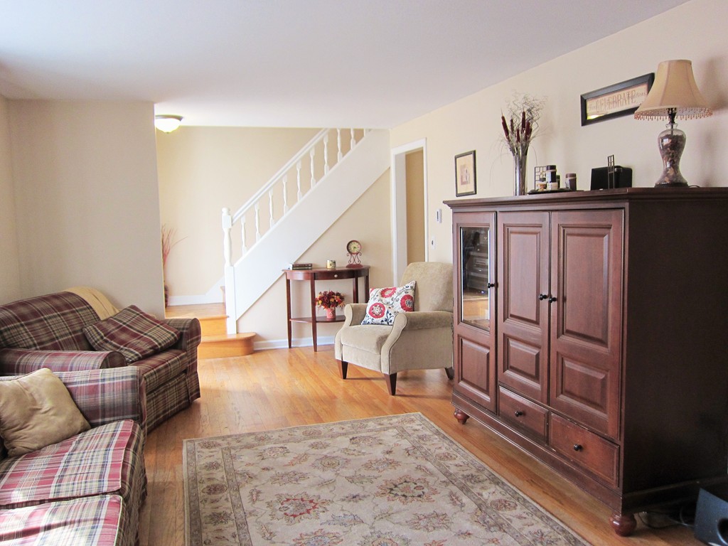 16 Edgewater Road Agawam, MA 01001 - Photo 3 of 26 Gallery Image 3
