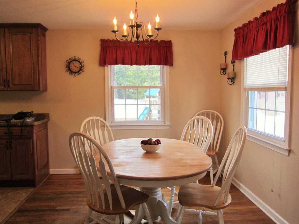 16 Edgewater Road Agawam, MA 01001 - Photo 4 of 26 Gallery Image 4