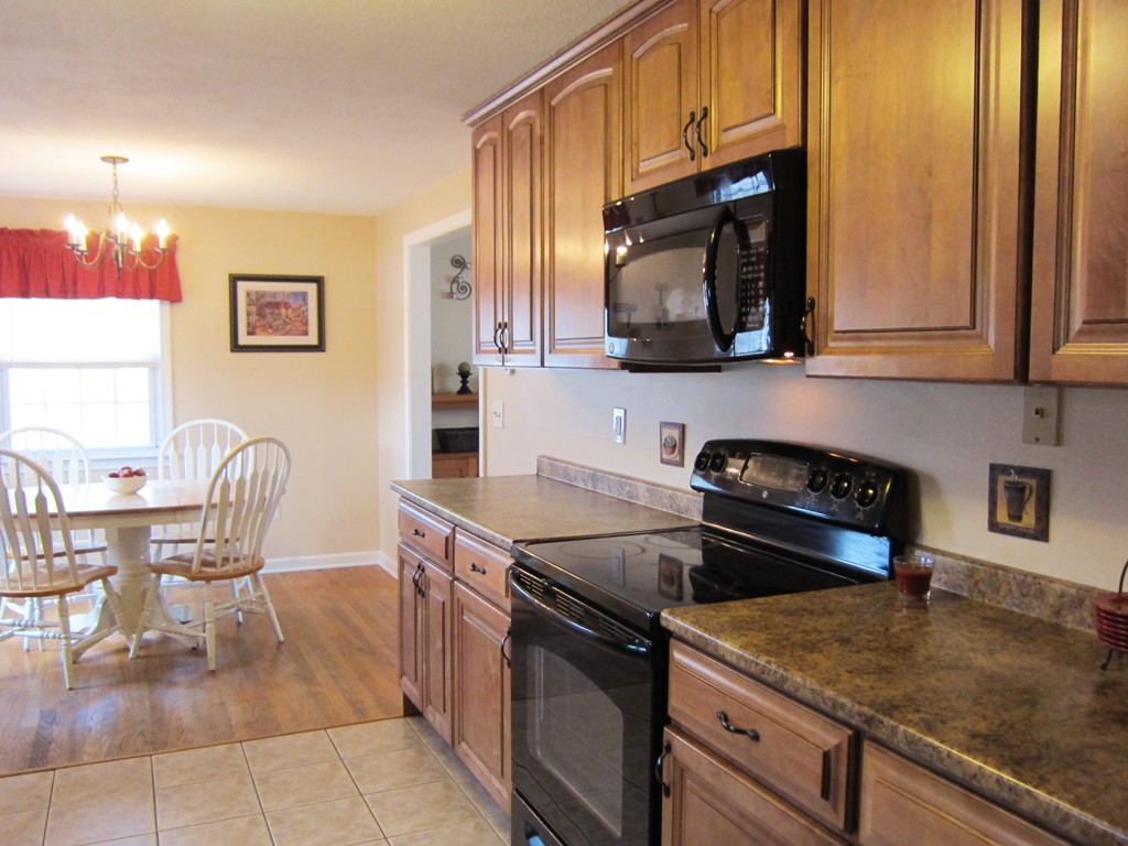 16 Edgewater Road Agawam, MA 01001 - Photo 6 of 26 Gallery Image 6