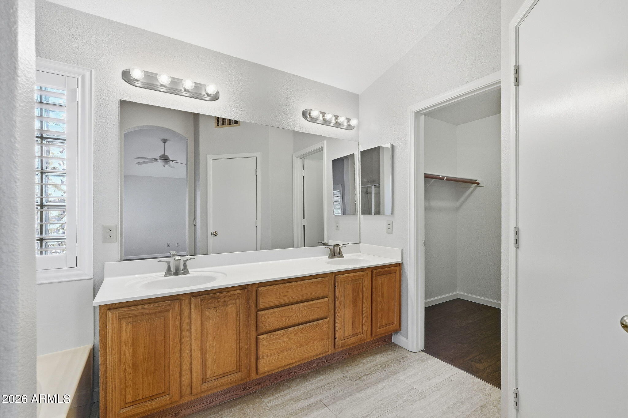 462 West Colt Road Tempe, AZ 85284 - Photo 22 of 40 Primary Bath