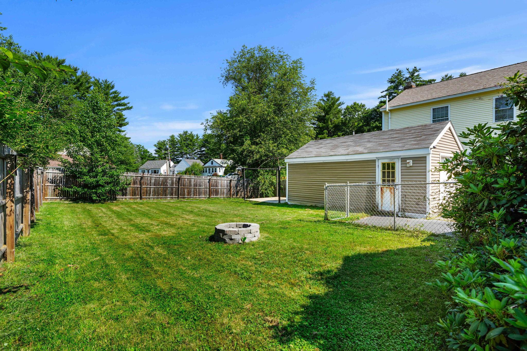 28 McDuffee Street Rochester, NH 03867 - Photo 4 of 25
