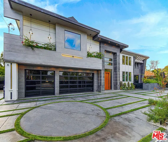 a view of a house with porch and sitting area