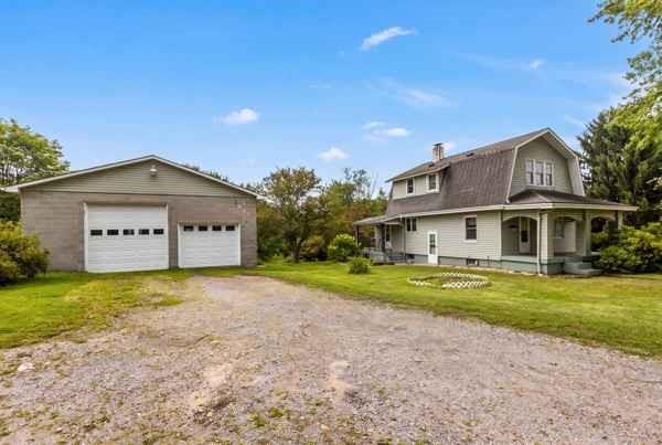 297 Friendship Road Beaver Falls, PA 15010 - Photo 3 of 29