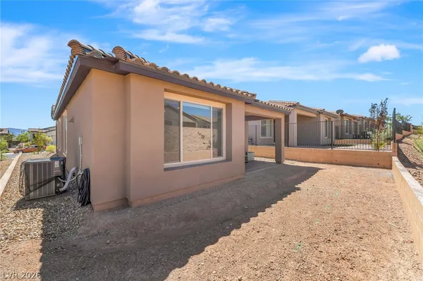 $2,620 | 57 Lk Blf Court, Henderson, NV 89011