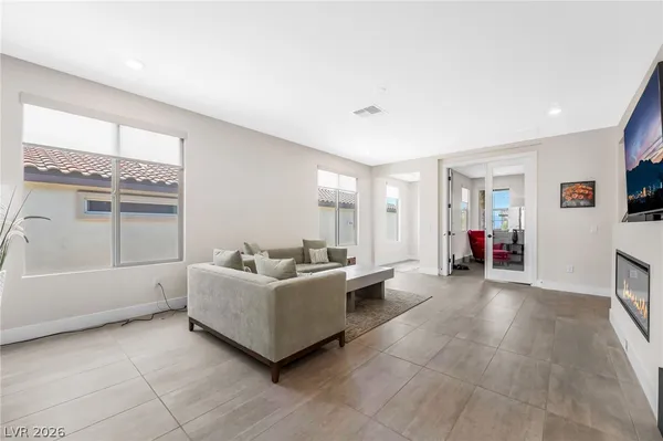 $2,620 | 57 Lk Blf Court, Henderson, NV 89011