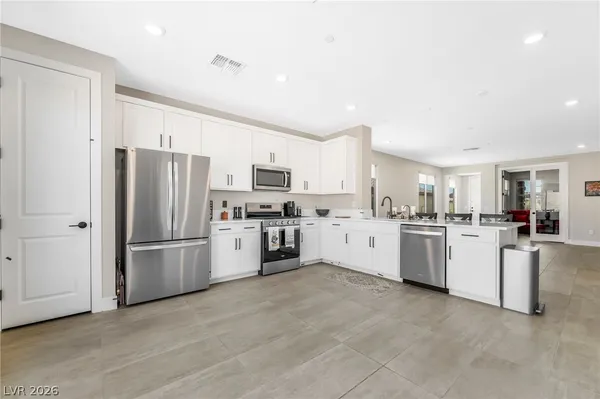$2,620 | 57 Lk Blf Court, Henderson, NV 89011
