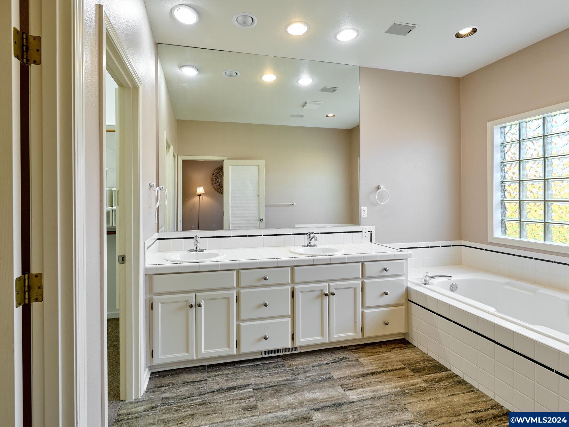 1105 Laurelridge Loop Northeast Keizer, OR 97303 - Photo 20 of 36