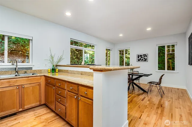 $915,000 | 5523 Lakemont Boulevard Southeast, Unit 604, Bellevue, WA 98006