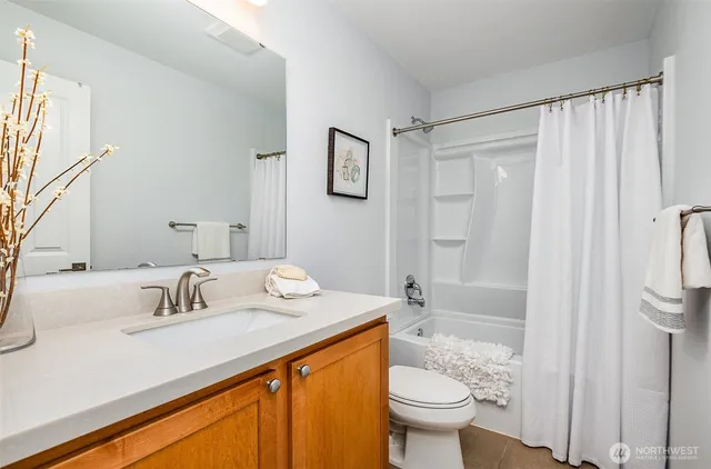 $915,000 | 5523 Lakemont Boulevard Southeast, Unit 604, Bellevue, WA 98006