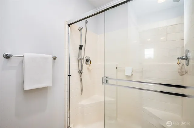 $915,000 | 5523 Lakemont Boulevard Southeast, Unit 604, Bellevue, WA 98006