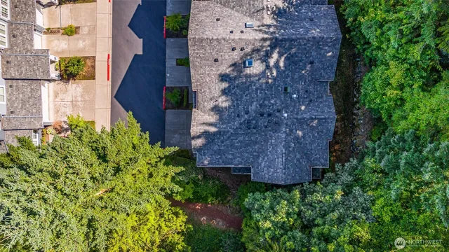 $915,000 | 5523 Lakemont Boulevard Southeast, Unit 604, Bellevue, WA 98006