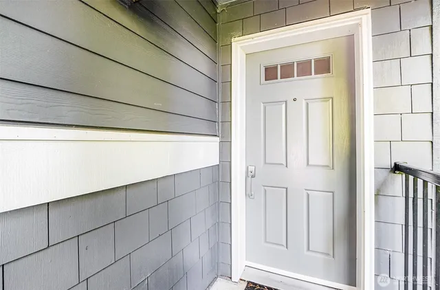 $915,000 | 5523 Lakemont Boulevard Southeast, Unit 604, Bellevue, WA 98006