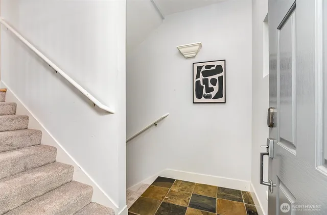 $915,000 | 5523 Lakemont Boulevard Southeast, Unit 604, Bellevue, WA 98006