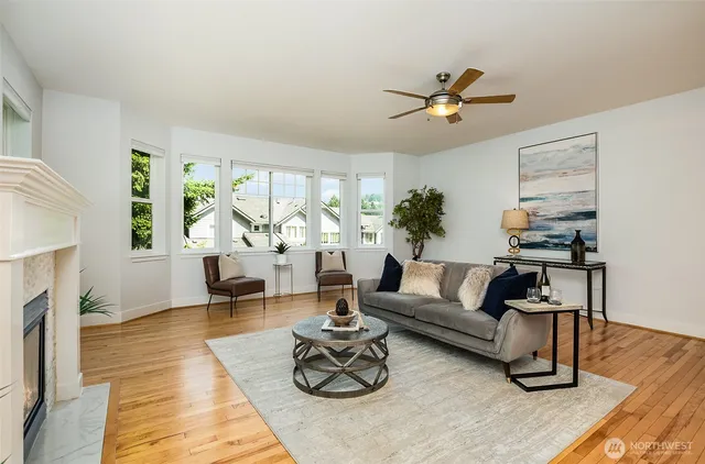 $915,000 | 5523 Lakemont Boulevard Southeast, Unit 604, Bellevue, WA 98006