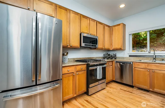 $915,000 | 5523 Lakemont Boulevard Southeast, Unit 604, Bellevue, WA 98006