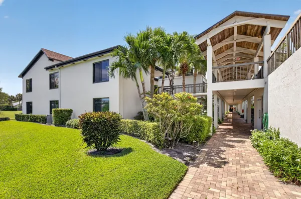 $499,000 | 900 Greensward Lane, Unit G110, Delray Beach, FL 33445