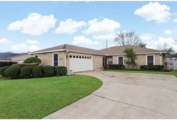 $1,895 | 6705 Marshall Pl Drive, Beaumont, TX 77706