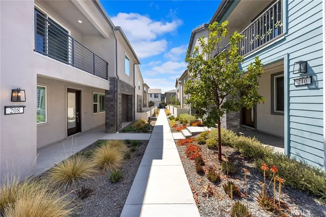 $6,800 | 208 Zawn, Irvine, CA 92618