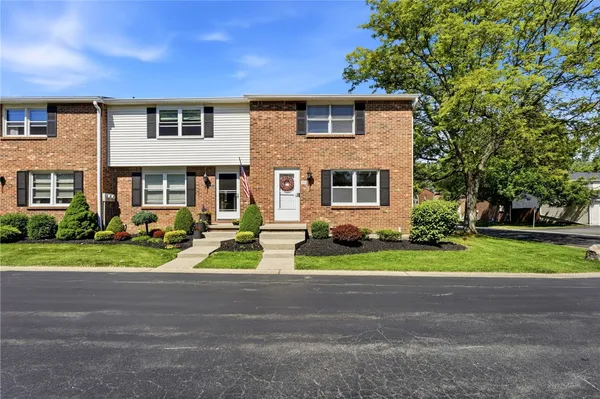$229,999 | 330 Wimbledon Court, West Seneca, NY 14224