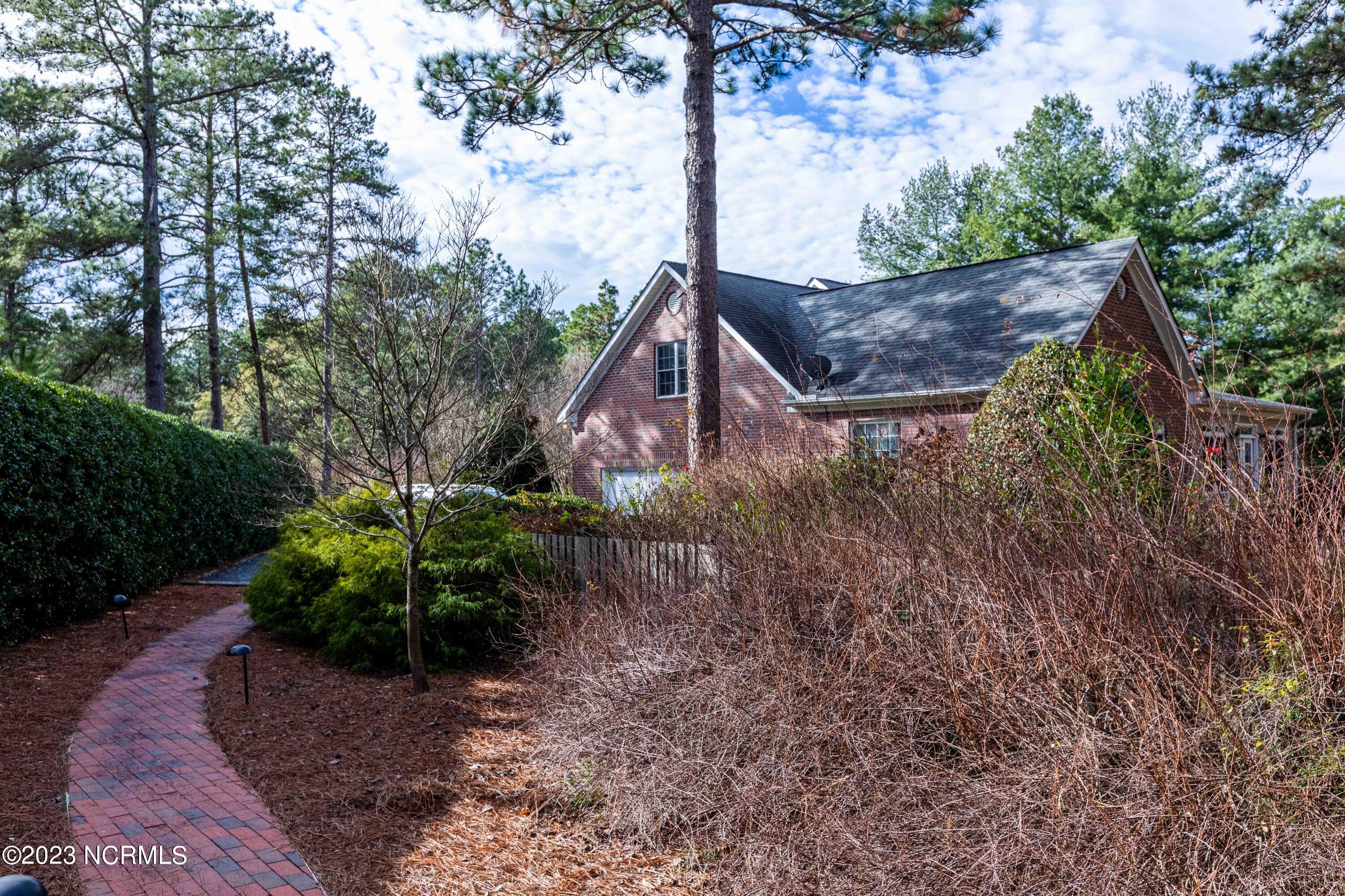 15 Wilson Road Pinehurst, NC 28374 - Photo 34 of 36 Tall Privacy Hedge
