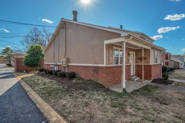a view of a house with a yard