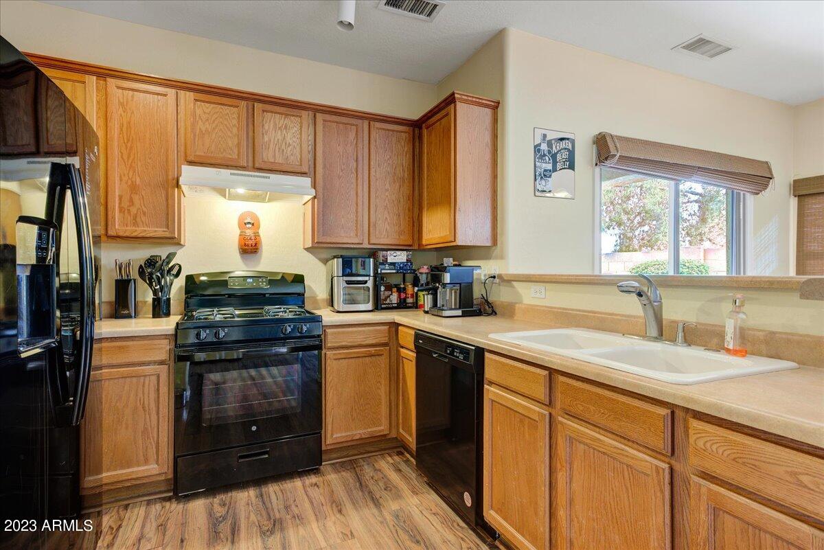 44 South Greenfield Road, Unit 6 Mesa, AZ 85206 - Photo 7 of 15 07-Kitchen