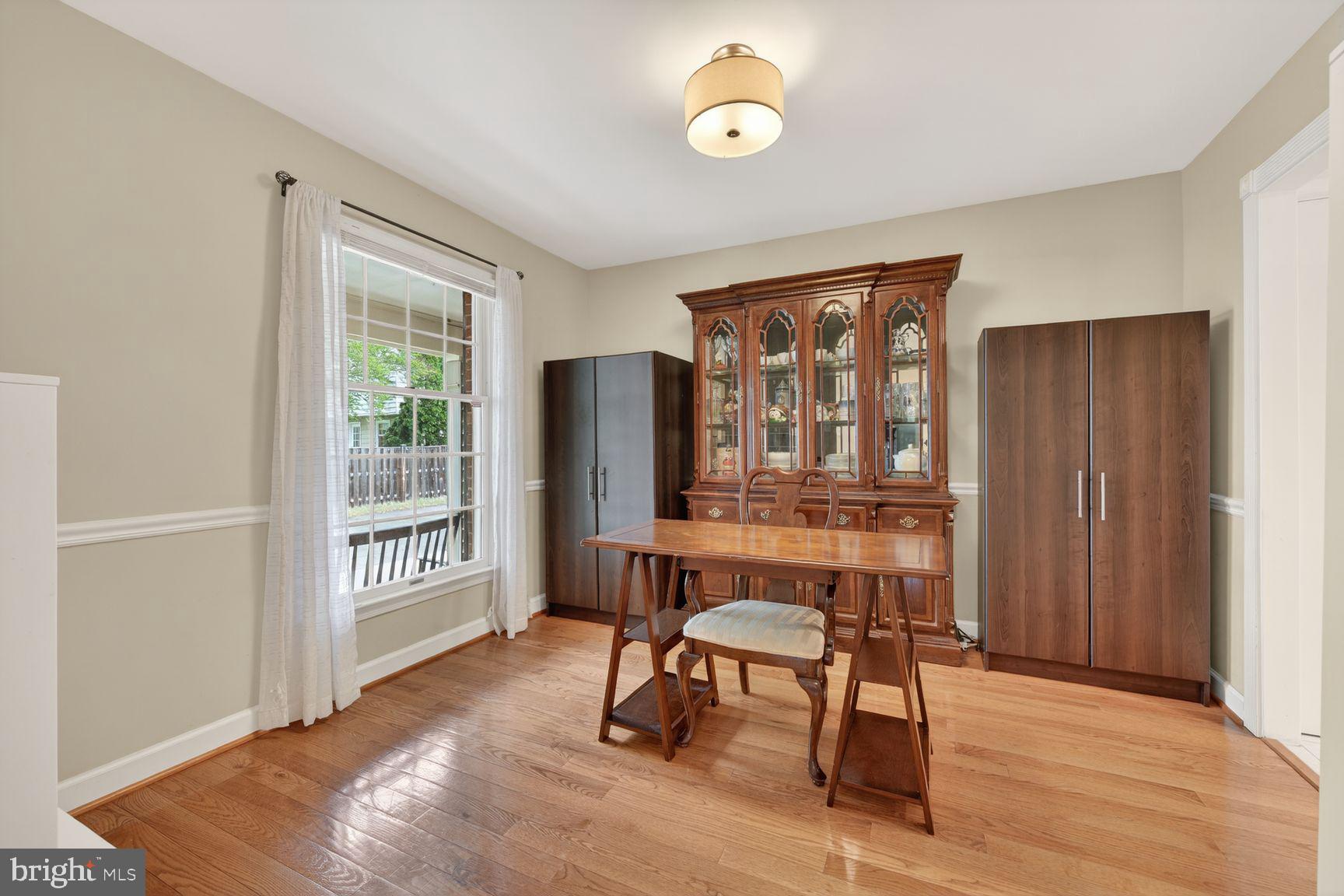 7010 Lamp Post Lane Alexandria, VA 22306 - Photo 6 of 25 Dining Room