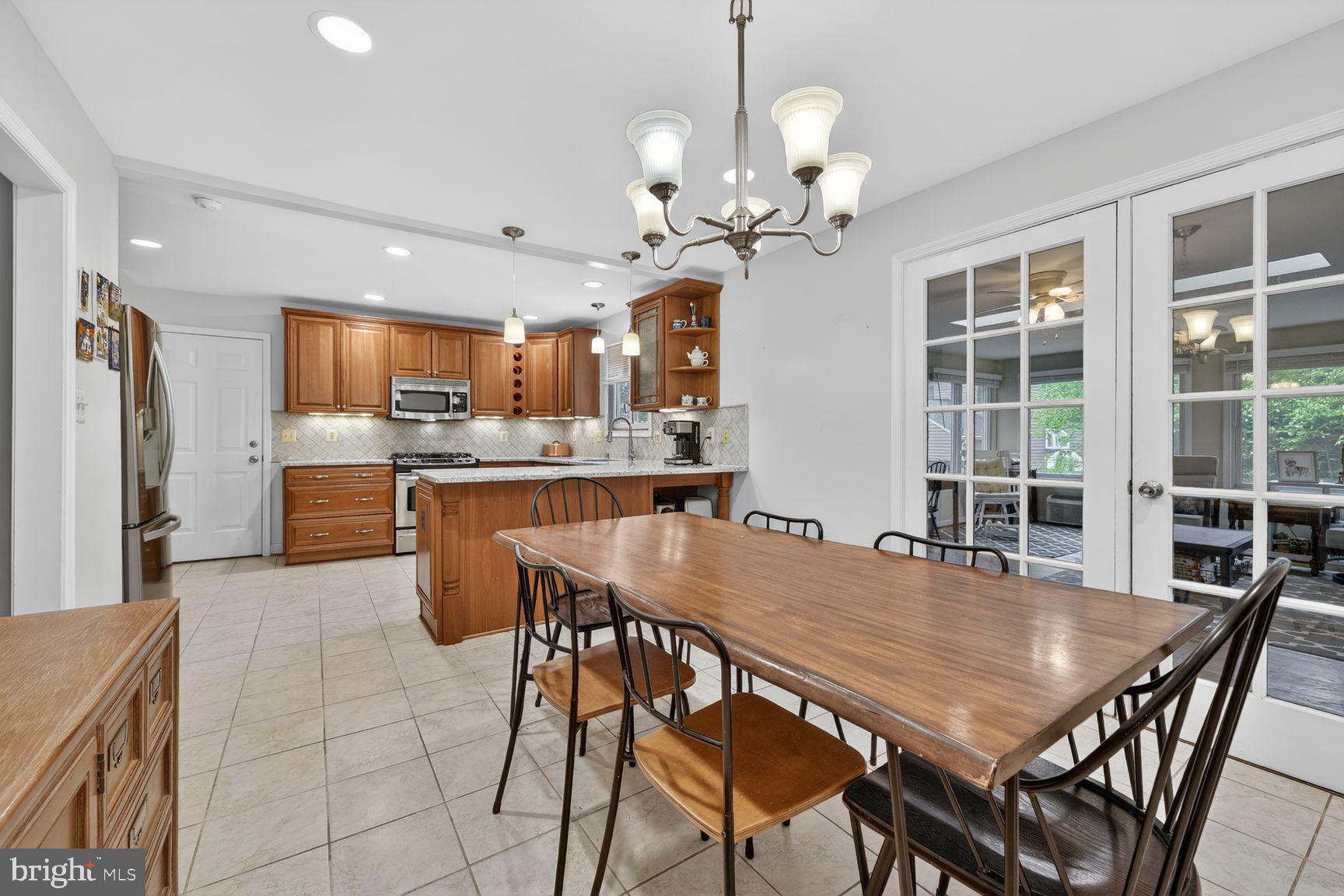7010 Lamp Post Lane Alexandria, VA 22306 - Photo 9 of 25 Large eat in kitchen to 4 seasons room
