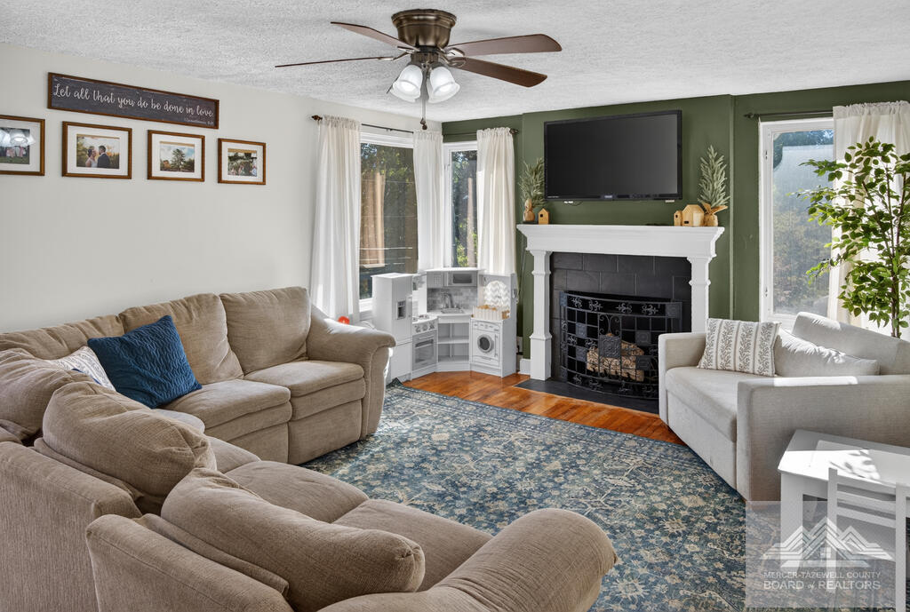 421 Monterey Hill Road Bluefield, WV 24701 - Photo 7 of 48 Gallery Image 7