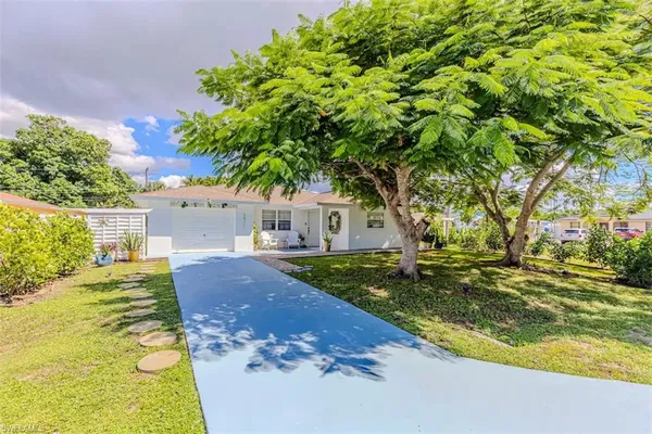 $3,900 | 3511 Caloosa Street, Naples, FL 34112
