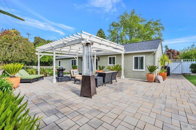 $1,835,000 | 472 Irving Court, Tiburon, CA 94920