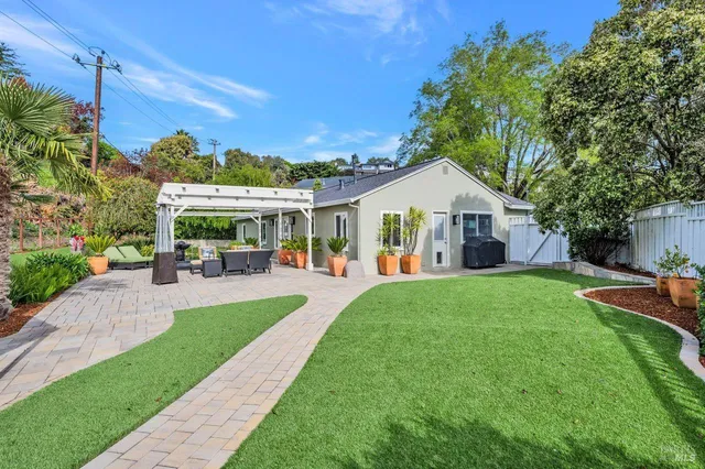 $1,875,000 | 472 Irving Court, Tiburon, CA 94920