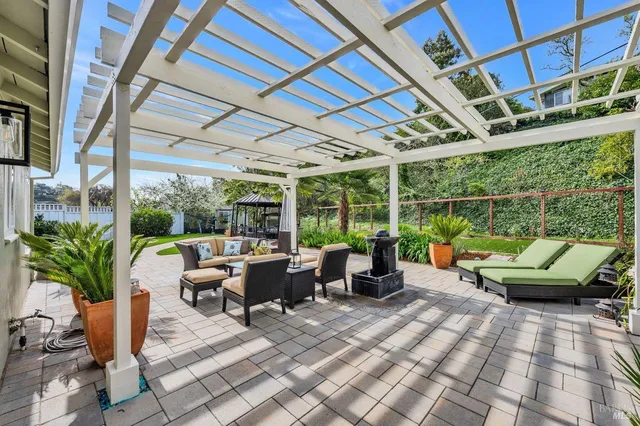 $1,875,000 | 472 Irving Court, Tiburon, CA 94920
