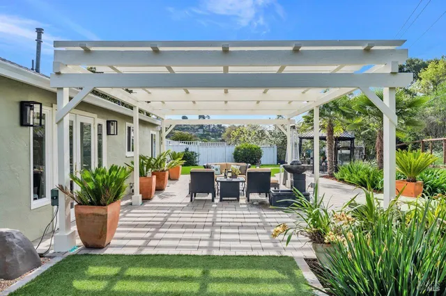 $1,875,000 | 472 Irving Court, Tiburon, CA 94920