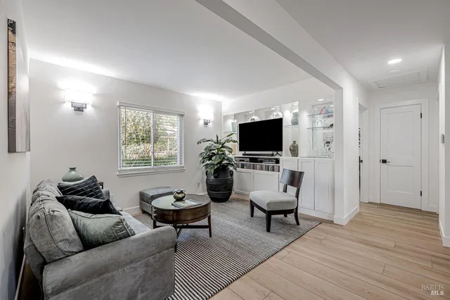 $1,875,000 | 472 Irving Court, Tiburon, CA 94920