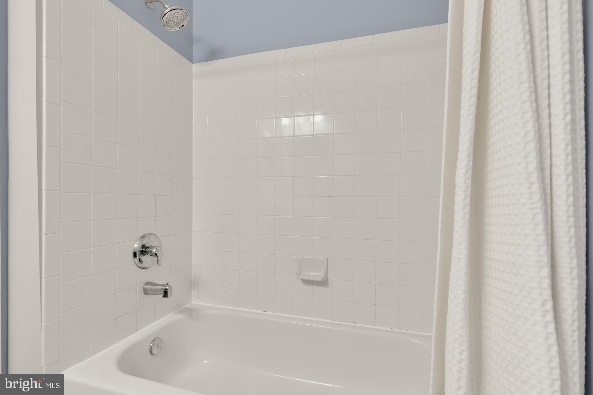 266 Kentucky Avenue Southeast, Unit B Washington, DC 20003 - Photo 12 of 19 a bathroom with a tub