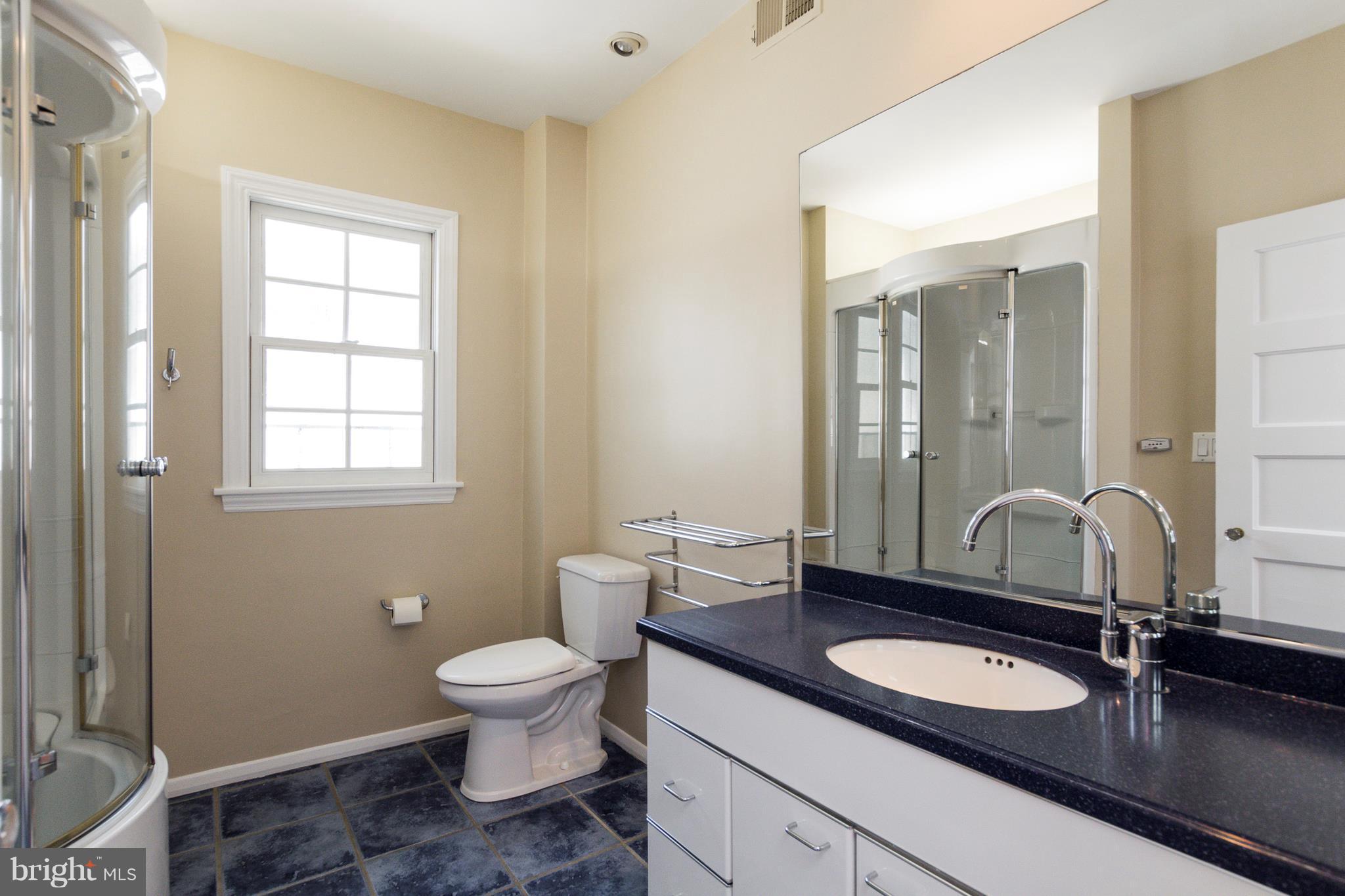 3920 Cloverhill Road Baltimore, MD 21218 - Photo 19 of 29 Bath