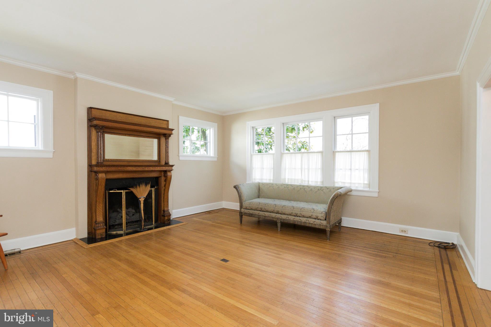 3920 Cloverhill Road Baltimore, MD 21218 - Photo 8 of 29 Living Room