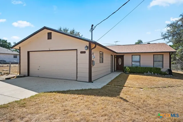 $305,000 | 1369 Lakeview Drive, Canyon Lake, TX 78133