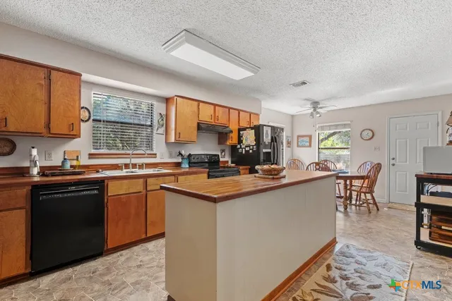 $305,000 | 1369 Lakeview Drive, Canyon Lake, TX 78133