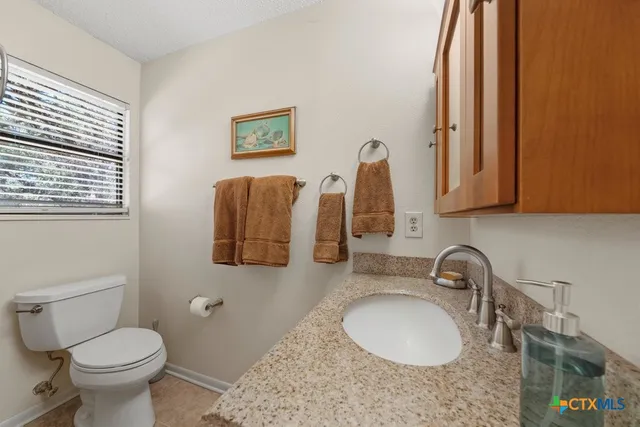 $305,000 | 1369 Lakeview Drive, Canyon Lake, TX 78133