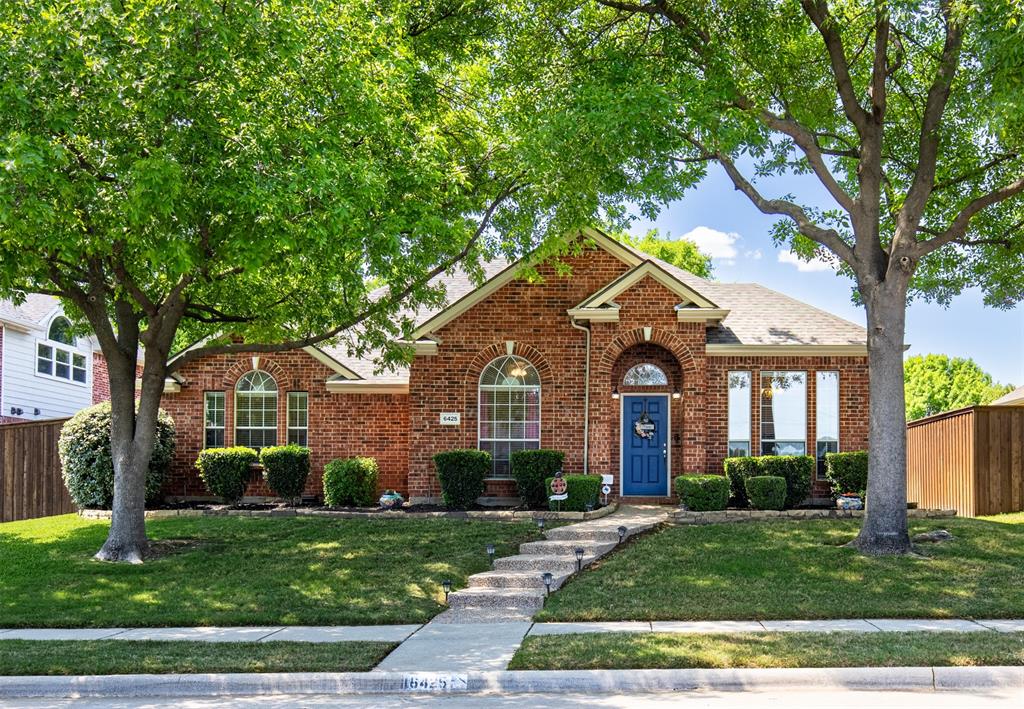 Welcome home to this beautifully maintained residence located in Parkside Estates of Frisco. 