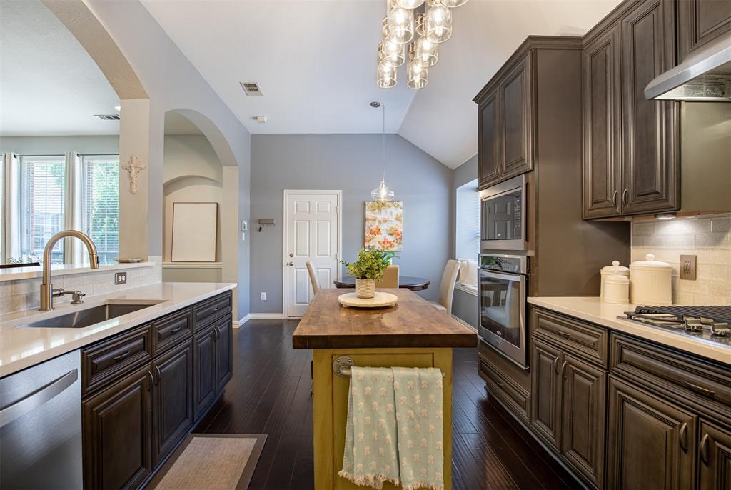 6425 Radslow Drive Frisco, TX 75035 - Photo 13 of 34 Kitchen boasts freestanding prep island (removable) with updated light fixture.